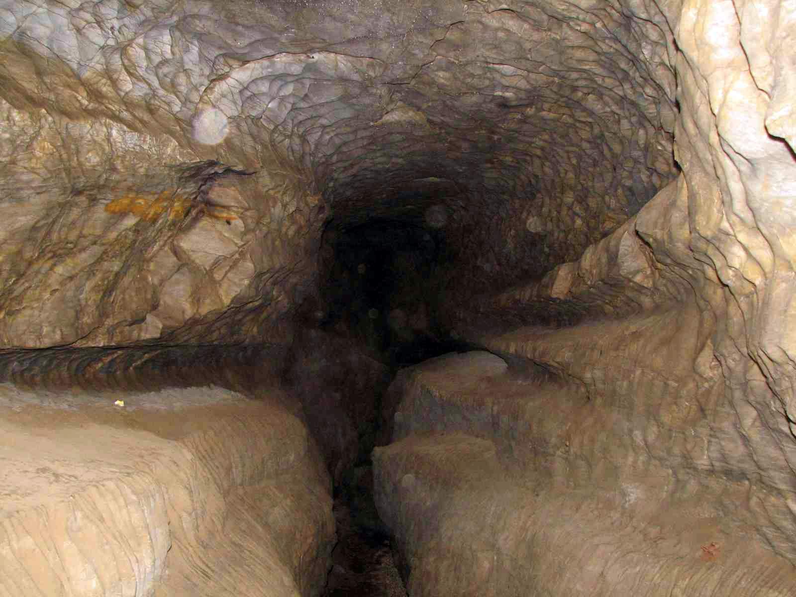 Внутри Баскунчакской пещеры